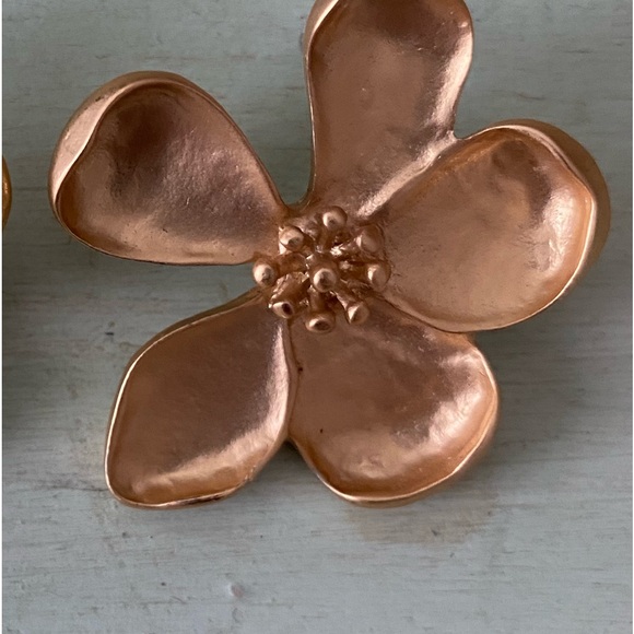 apple blossom earrings NWOT - Picture 7 of 7